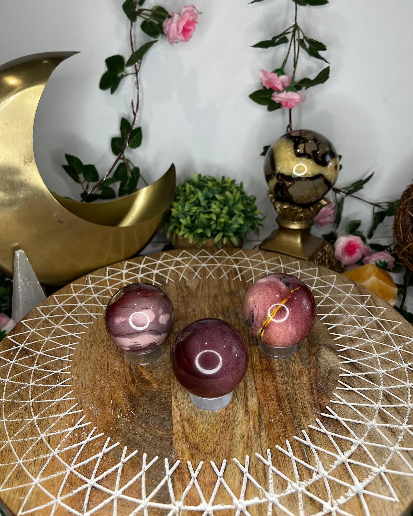 Mookaite Spheres